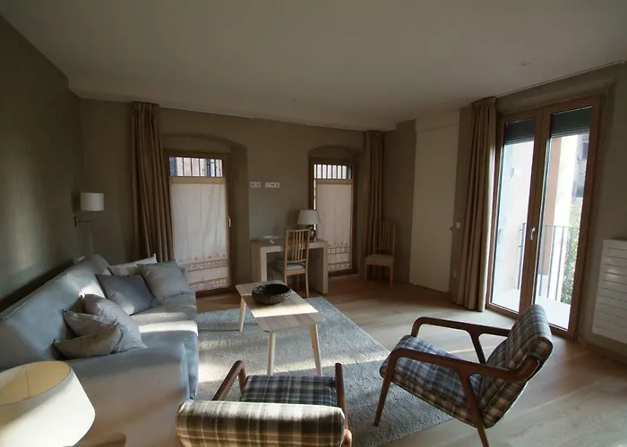 Beautifully Furnished Luxury In Barri Vell, Girona